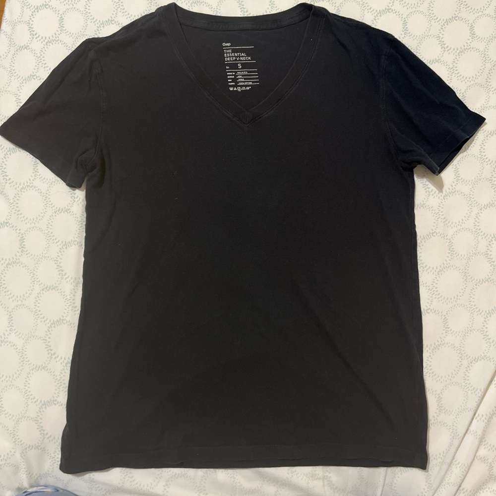 GAP Women’s Black Short Sleeve V-Neck Tee